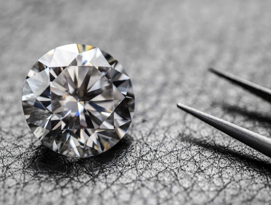 Выявление синтетического муассанита вместо природного бриллианта